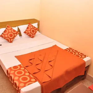 Shiva Guru Comforts Lodge